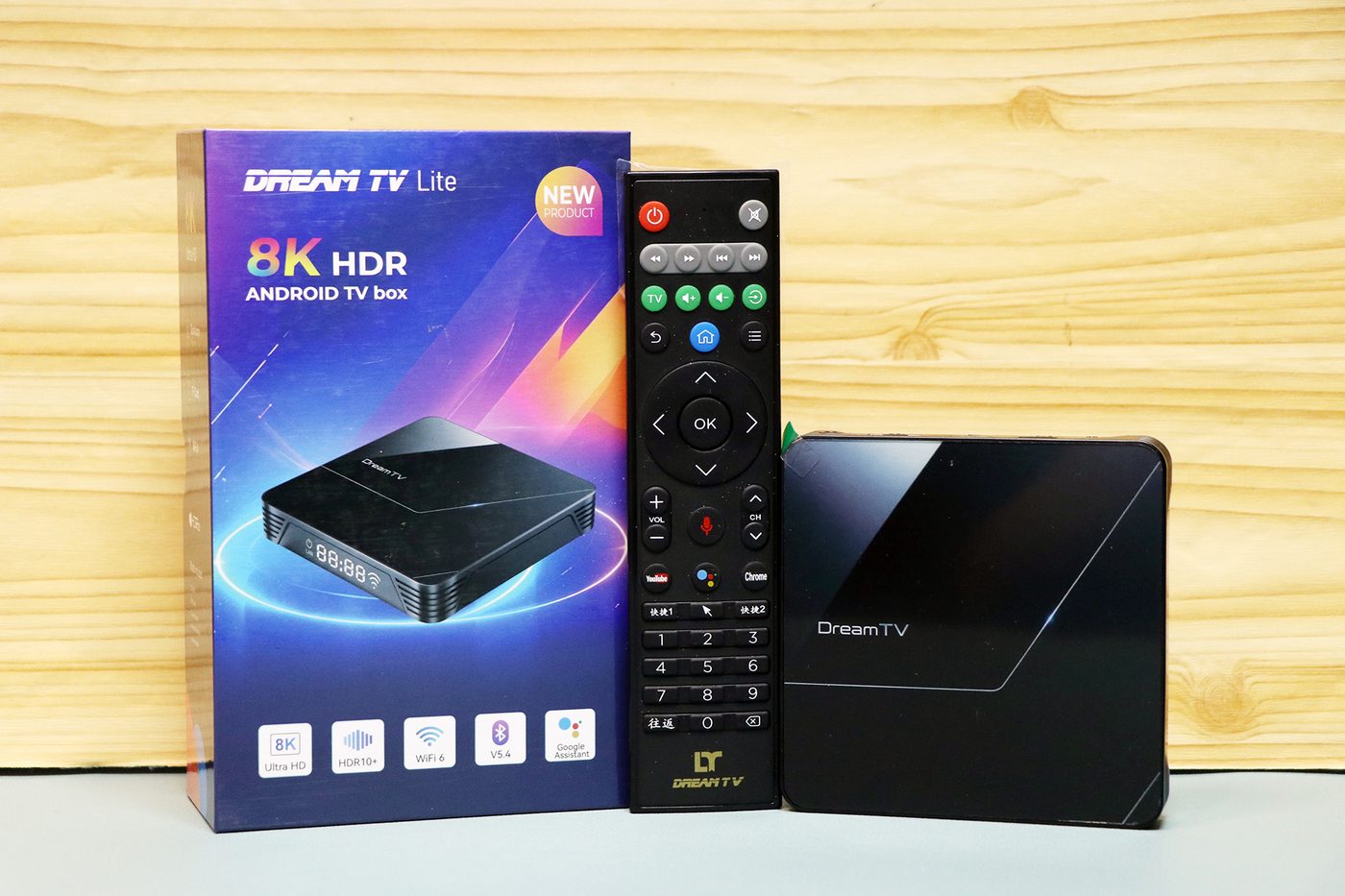 Dream TV Lite 開箱：8K HDR 零售盒、主機與 2.4G 語音遙控器