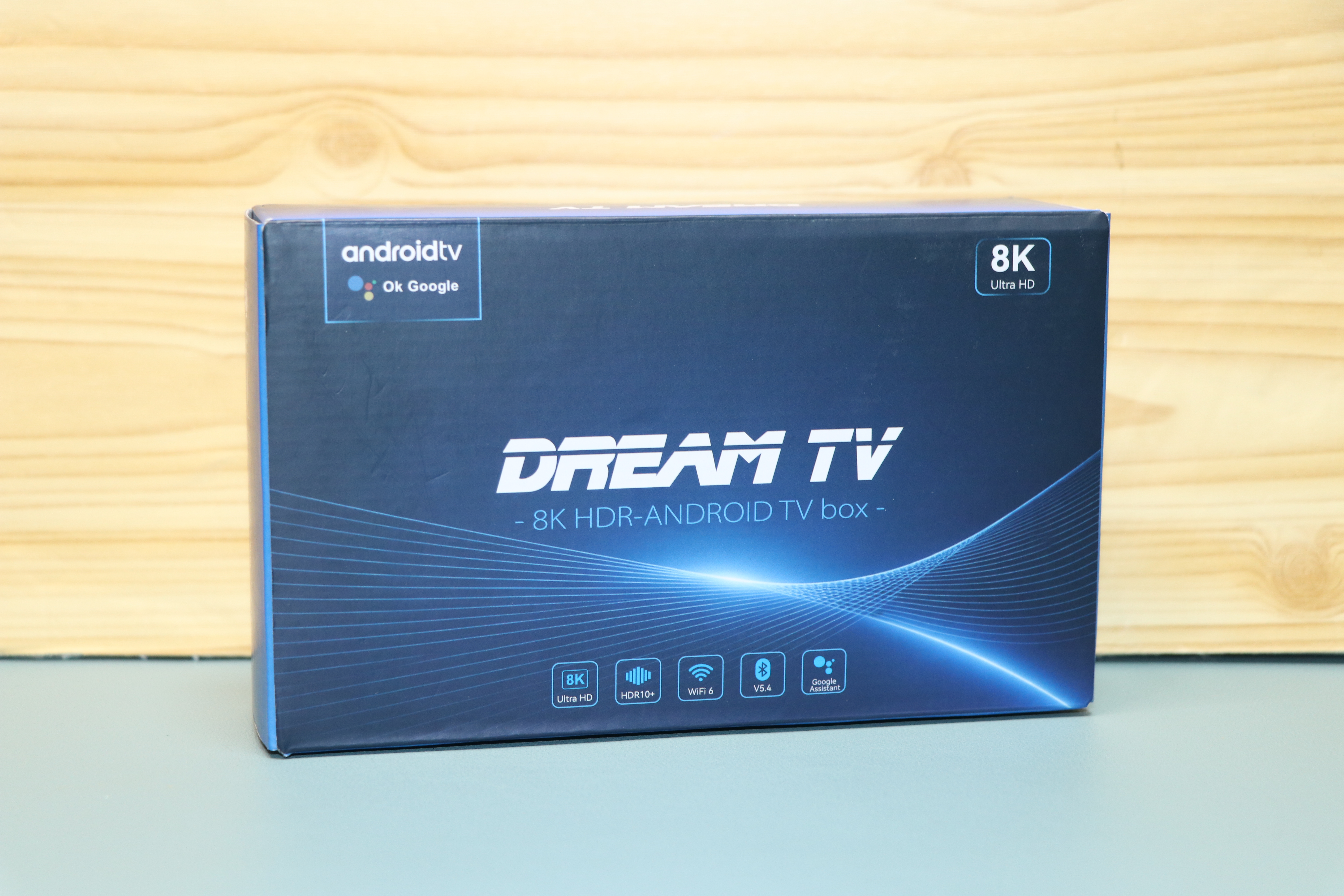 夢想盒子標準版 DreamTV S 開箱：零售盒正面 8K Ultra HD Android TV
