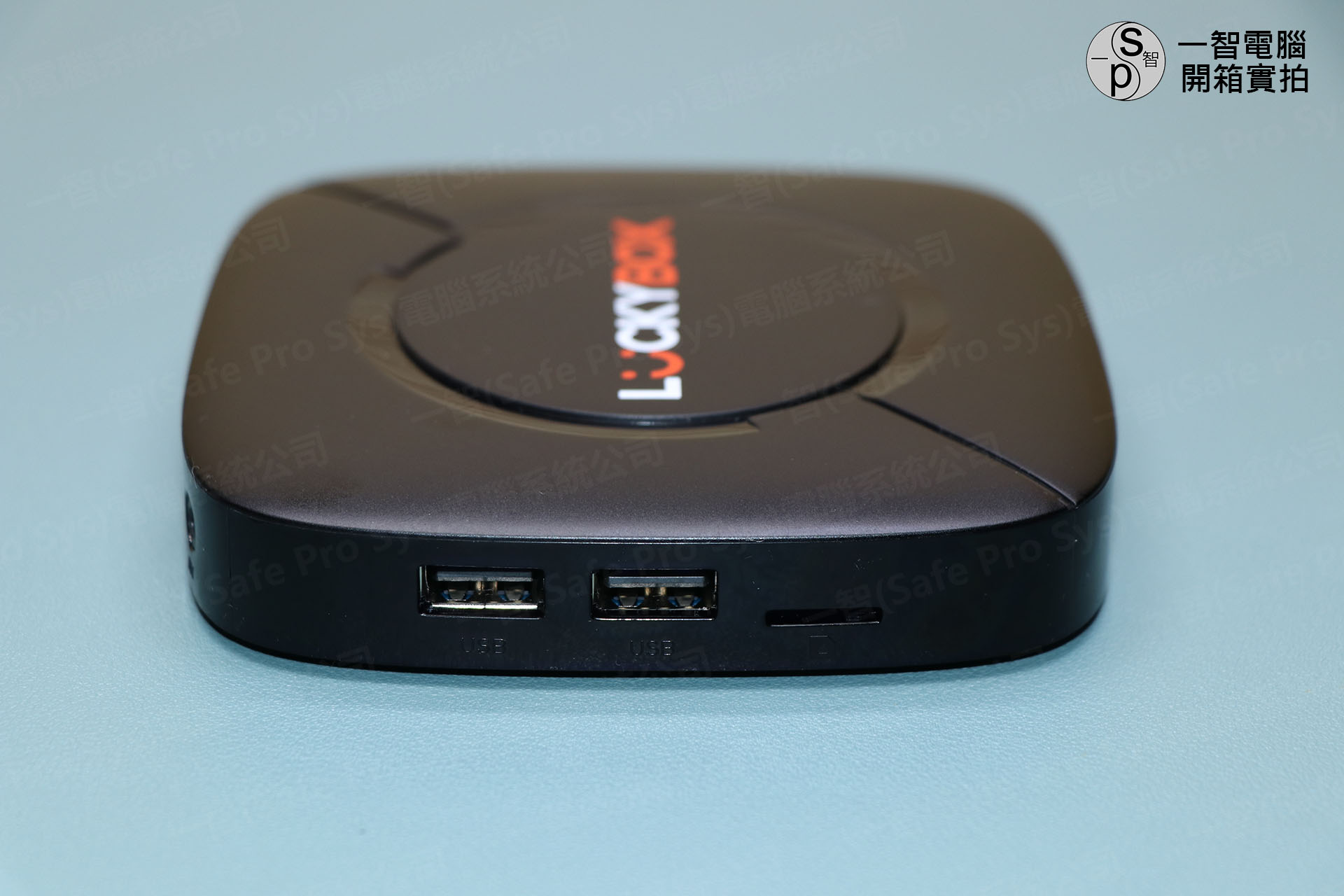 LuckyBox Pro+ 6K 電視盒 USB 連接埠特寫